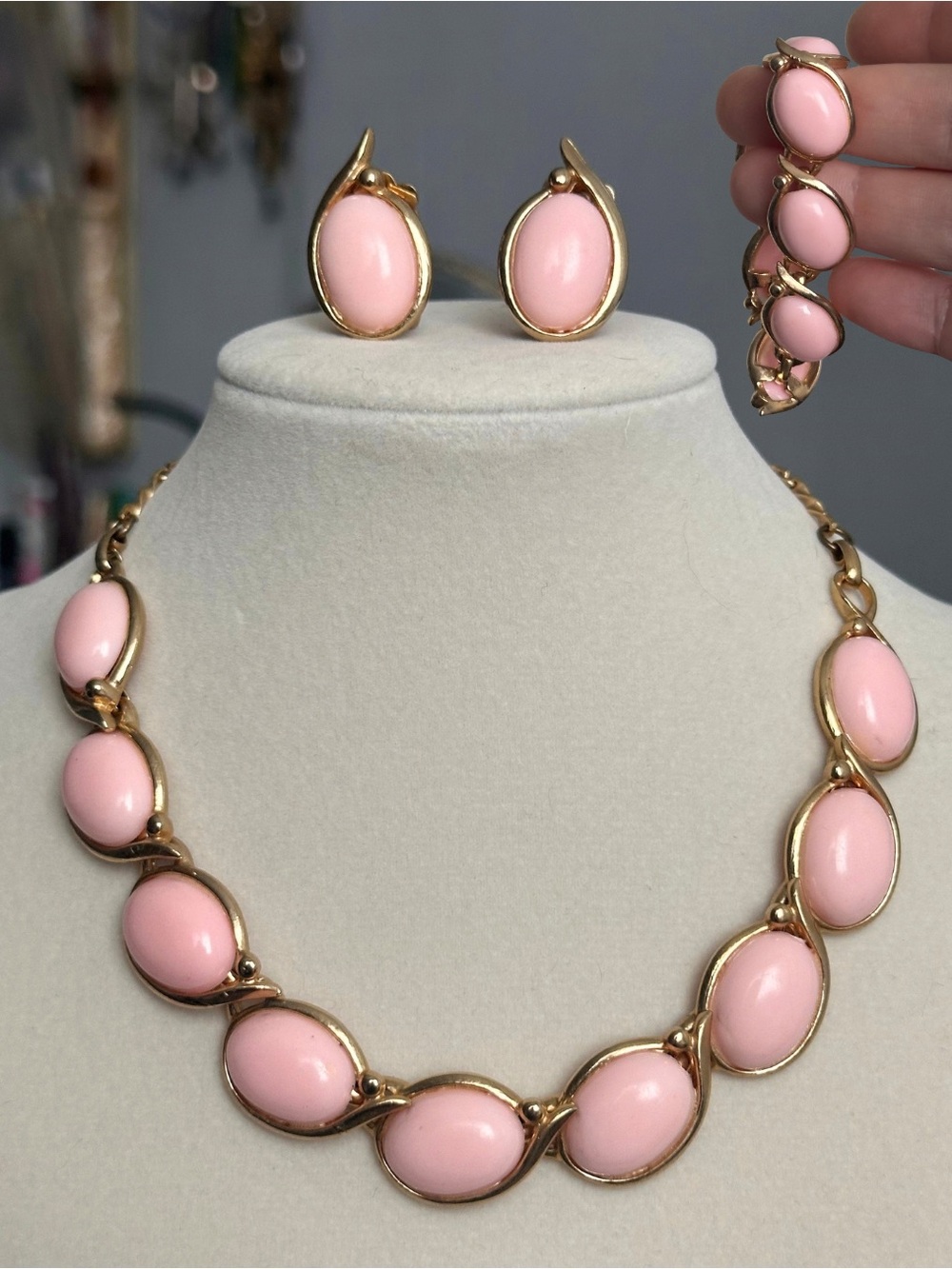 Vintage 1950s Pink Cabochon Gold Tone Necklace Bracelet Clip Earrings Set